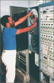 Changing a VLBI tape